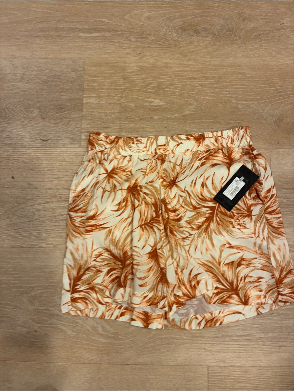 NWT Hurley Caramel Elastic Waist Tropical Leaf Shorts - Peach Brown & Cream M
